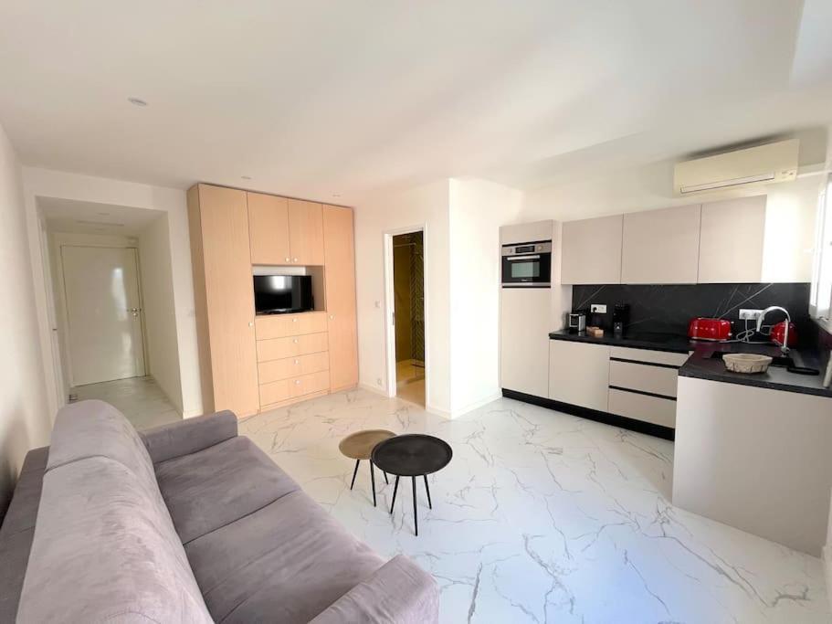 Joli Studio - Studio Neuf Terrasse Clim Wi-Fi 2 Min. Des Plages Antibes Bagian luar foto